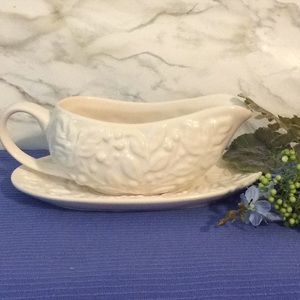 NWT MULBERRY GRAVY BOAT( RETIRED)